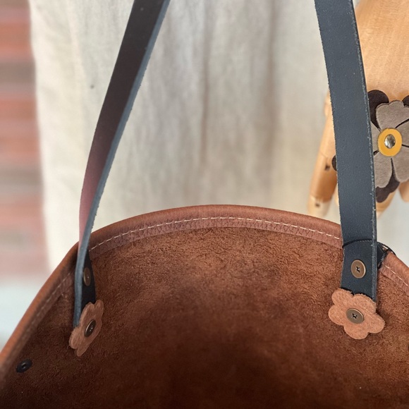 Handmade Distressed Leather Tote Bag - Picture 9 of 10